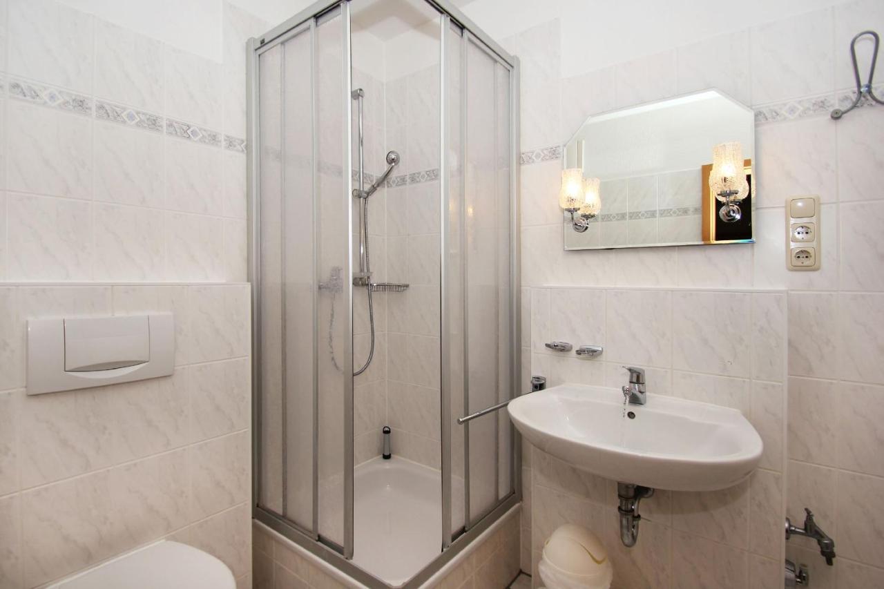 Balkon, Gratis Nutzung Vom Ahoi Erlebnisbad Und Sauna In Sellin - Villa Karola Fewo 09 Goehren  Exteriér fotografie