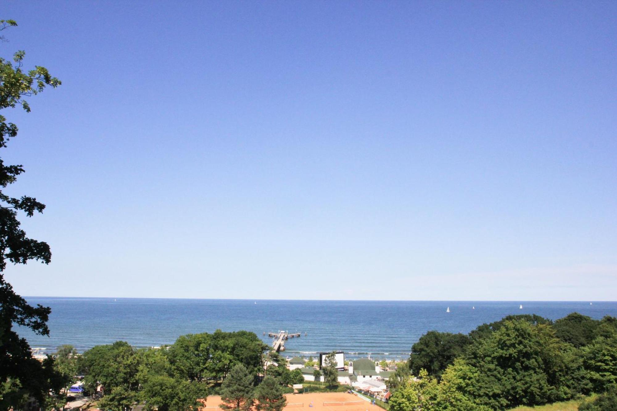 Balkon, Gratis Nutzung Vom Ahoi Erlebnisbad Und Sauna In Sellin - Villa Karola Fewo 09 Goehren  Exteriér fotografie